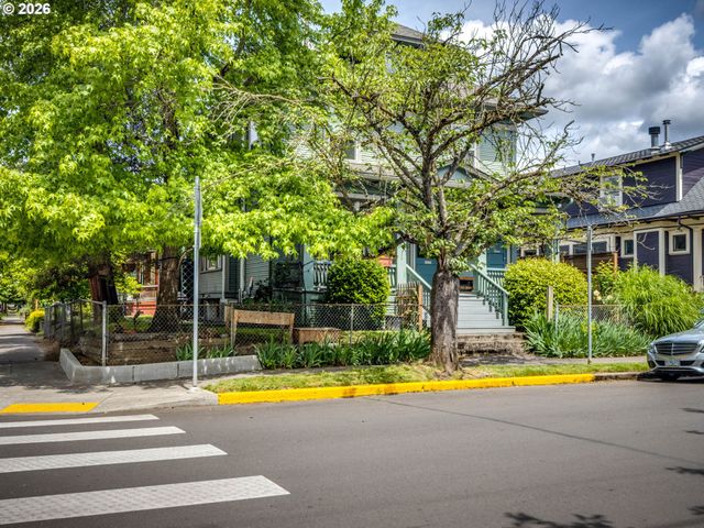 3507 Se SALMON St, Portland, OR 97214