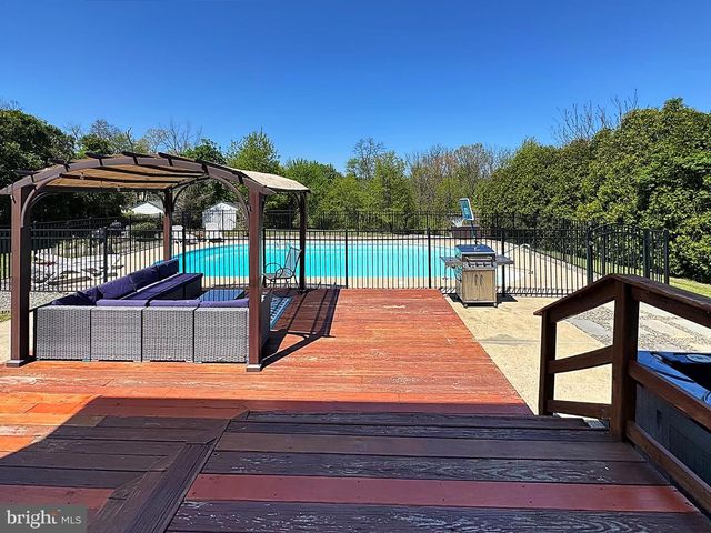 115 GOLF DR, Gilbertsville, PA 19525