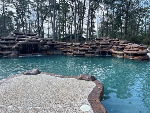 63 N Smith Loop Loop, Cleveland, TX 77327