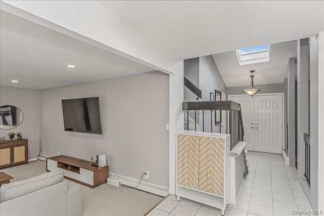 11 Jeanne Road, Lake Grove, NY 11755