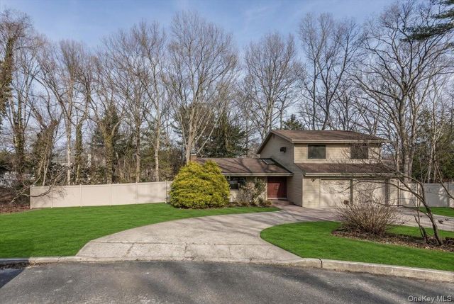 11 Jeanne Road, Lake Grove, NY 11755