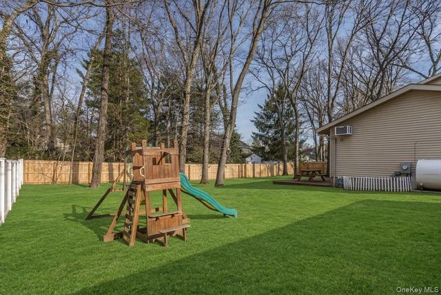 11 Jeanne Road, Lake Grove, NY 11755