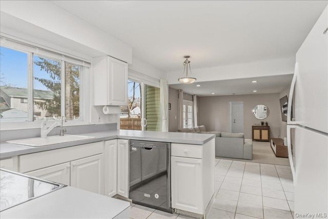 11 Jeanne Road, Lake Grove, NY 11755