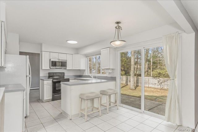 11 Jeanne Road, Lake Grove, NY 11755