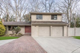 11 Jeanne Road, Lake Grove, NY 11755