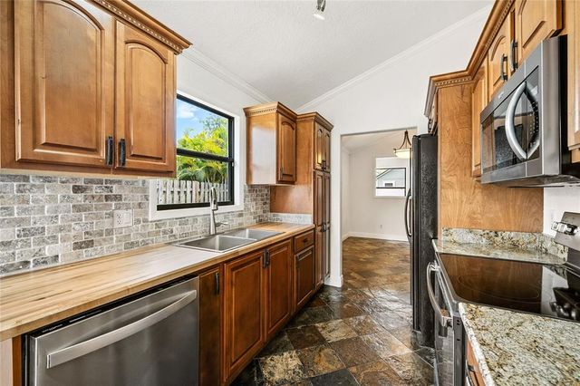 183 LAKESIDE CIRCLE, Sanford, FL 32773