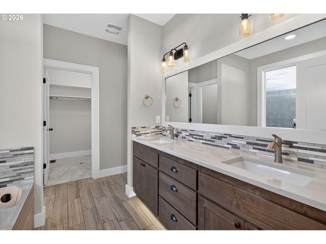 7825 MARIE Ln, Keizer, OR 97303