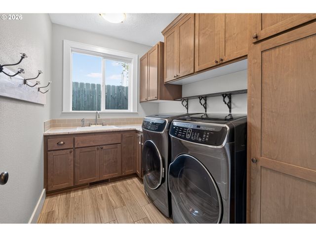 7825 MARIE Ln, Keizer, OR 97303
