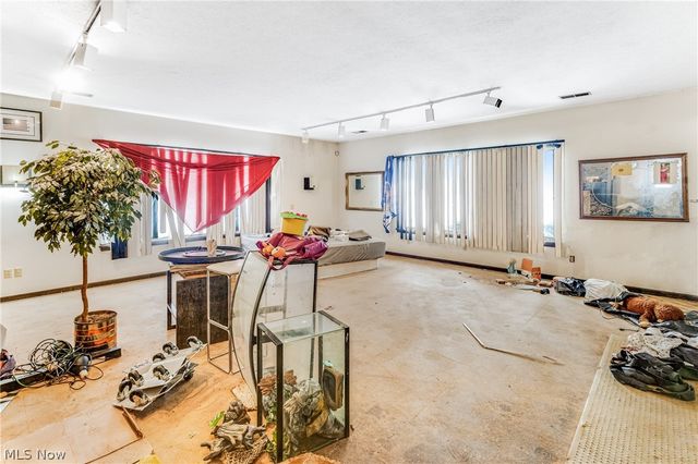 50 Redfern Drive, Youngstown, OH 44505