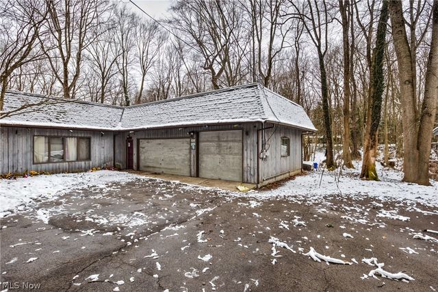 50 Redfern Drive, Youngstown, OH 44505