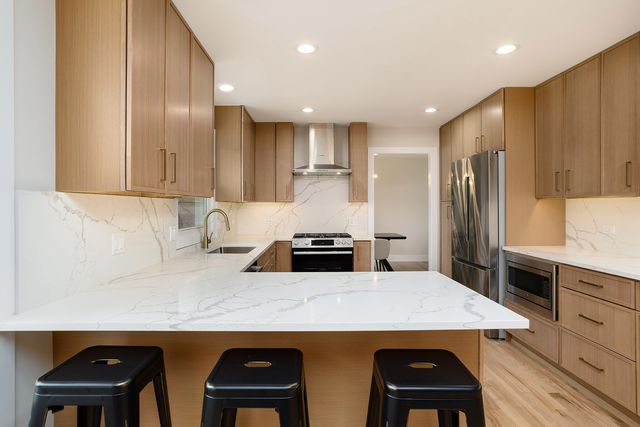 530 Cumberland Trail, Elgin, IL 60123