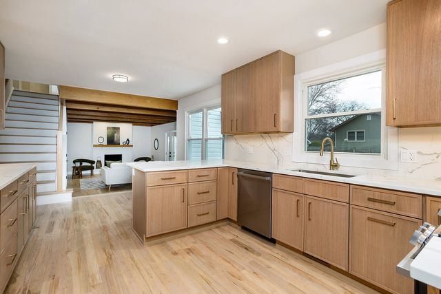 530 Cumberland Trail, Elgin, IL 60123