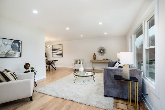 530 Cumberland Trail, Elgin, IL 60123