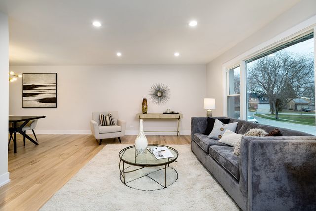 530 Cumberland Trail, Elgin, IL 60123