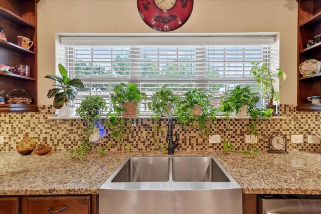 732 Forest Creek, Desoto, TX 75115