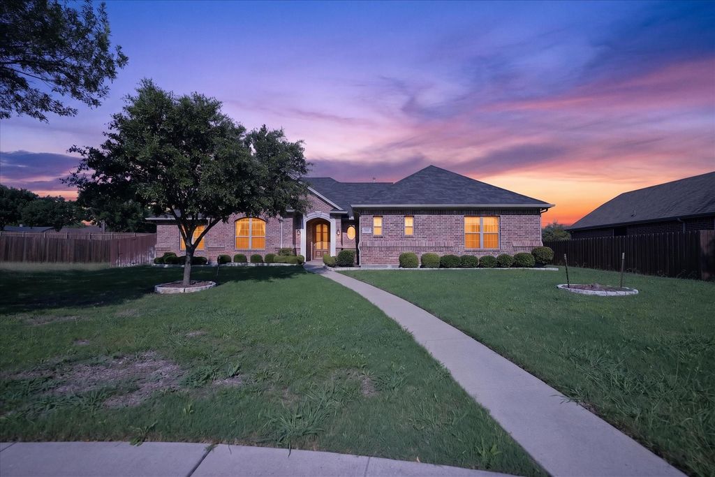 732 Forest Creek, Desoto, TX 75115
