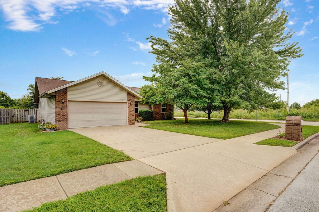 146 South Amy Lane, Nixa, MO 65714