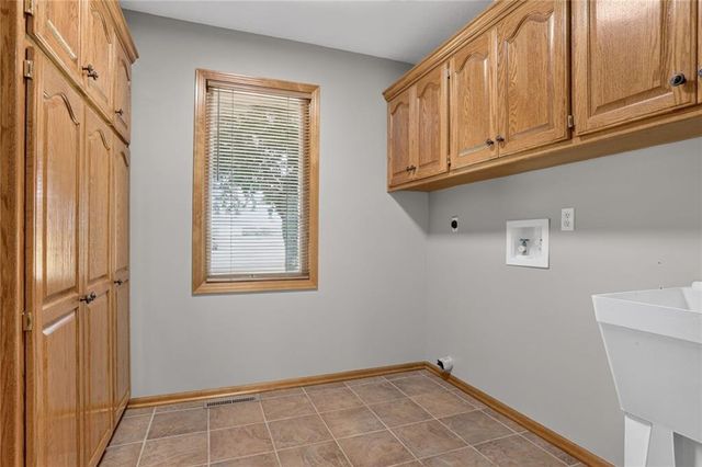 17618 S Emerald View Drive, Raymore, MO 64083