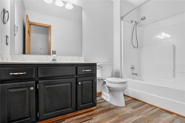 17618 S Emerald View Drive, Raymore, MO 64083