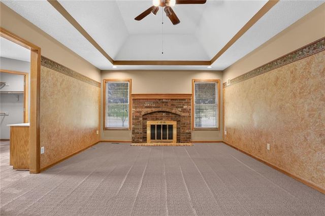 17618 S Emerald View Drive, Raymore, MO 64083