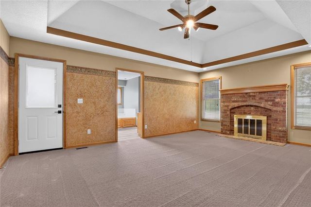 17618 S Emerald View Drive, Raymore, MO 64083