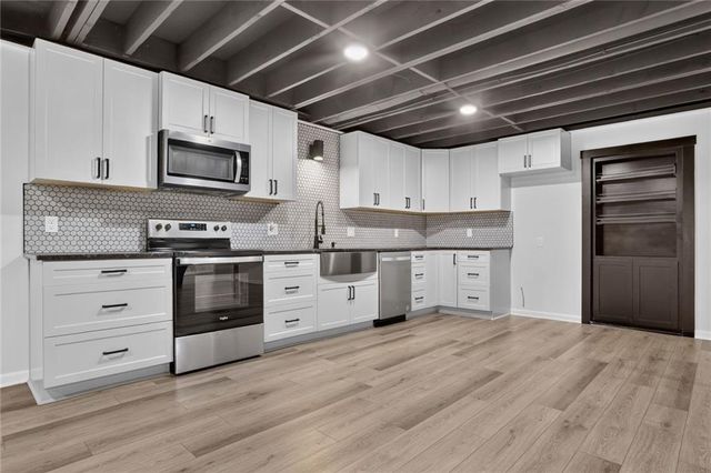 17618 S Emerald View Drive, Raymore, MO 64083