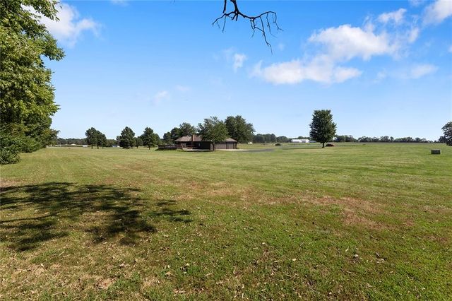 17618 S Emerald View Drive, Raymore, MO 64083