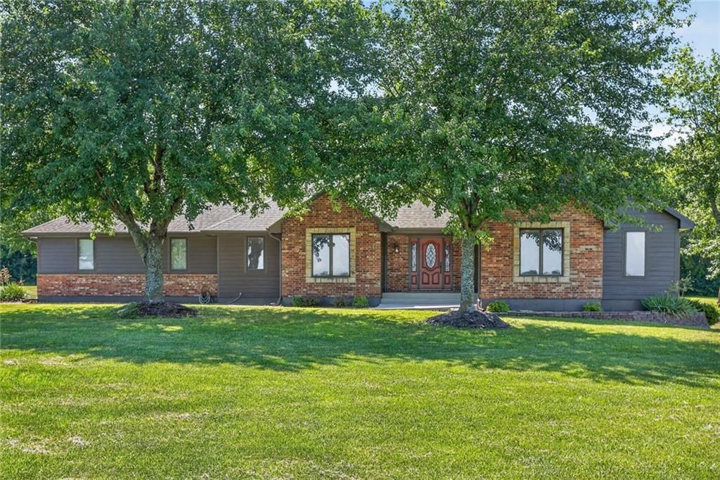 17618 S Emerald View Drive, Raymore, MO 64083