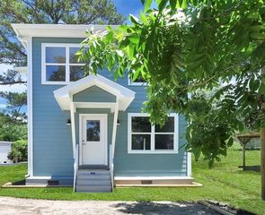 189 W Lakeview Wood, Onalaska, TX 77360