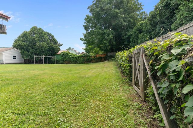 30 Lexington Avenue, Brattleboro, VT 05301