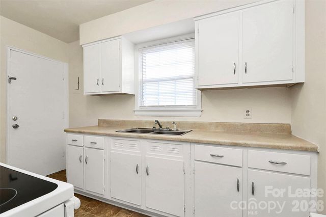 540 Wakefield Drive B, Charlotte, NC 28209