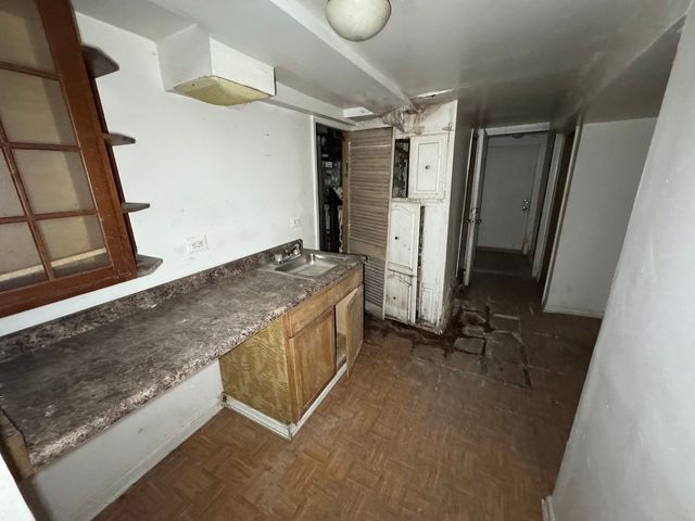 940 N Hamlin Avenue, Chicago, IL 60651