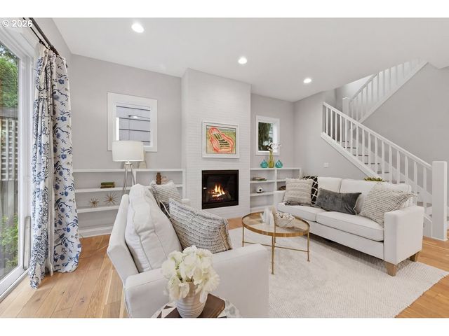 2614 Ne 32ND Pl, Portland, OR 97212