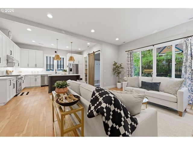 2614 Ne 32ND Pl, Portland, OR 97212