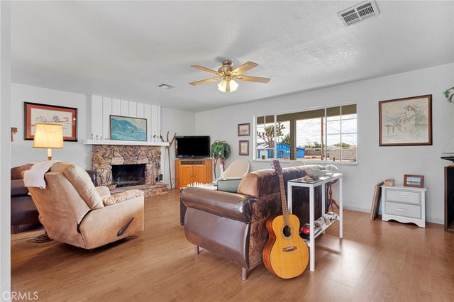 14204 Crow Road, Apple Valley, CA 92307