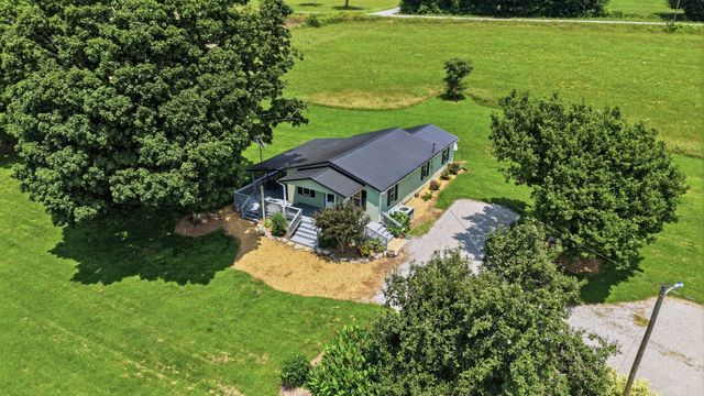 840 Crawford Ln, Belvidere, TN 37306