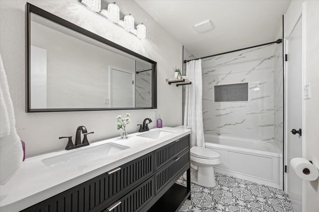 5700 Perrin Street, The Colony, TX 75056