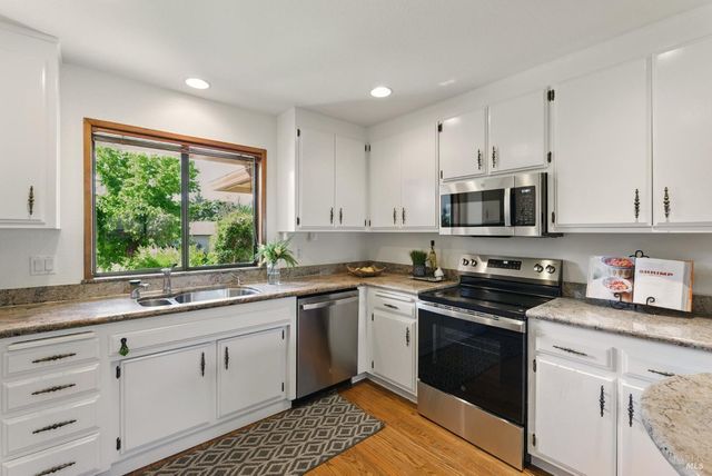 4620 Morris Ct, Santa Rosa, CA 95405