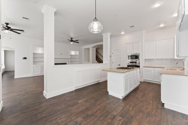 168 Bristol Bend Circle, The Woodlands, TX 77382