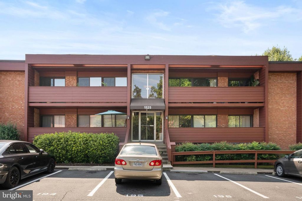 1525 S GEORGE MASON DR S #20, Arlington, VA 22204