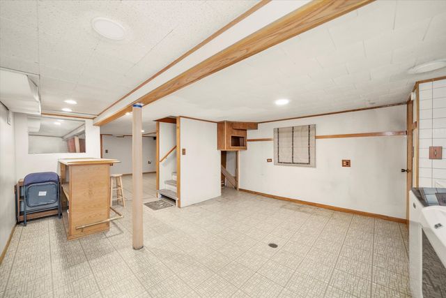 5250 S Nagle Avenue, Chicago, IL 60638