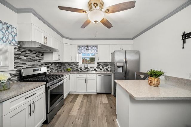 5250 S Nagle Avenue, Chicago, IL 60638