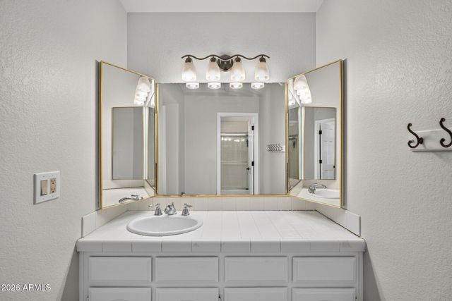 3729 E NAMBE Court, Phoenix, AZ 85044