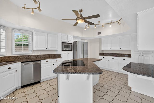 3729 E NAMBE Court, Phoenix, AZ 85044