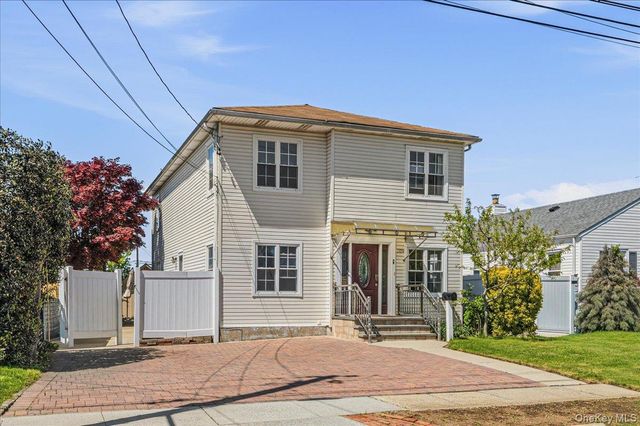 109 Gordon Avenue, Westbury, NY 11590
