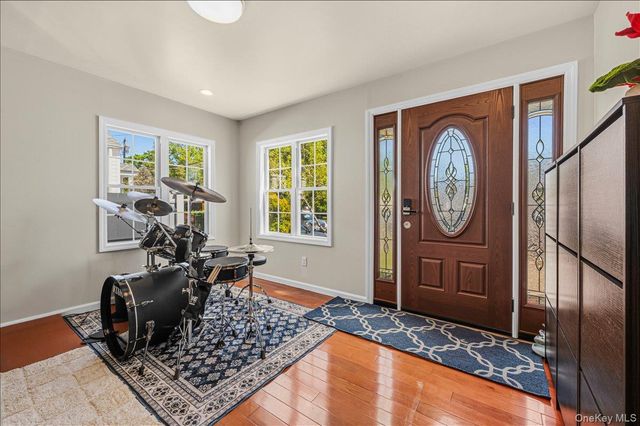 109 Gordon Avenue, Westbury, NY 11590