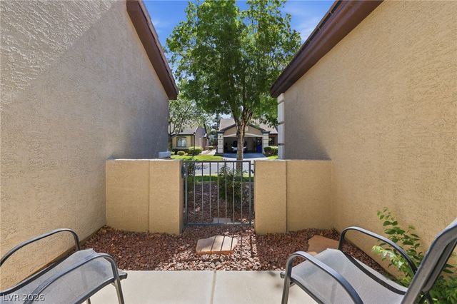 909 Majestic Oak Street, Las Vegas, NV 89145