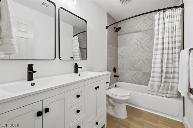 909 Majestic Oak Street, Las Vegas, NV 89145