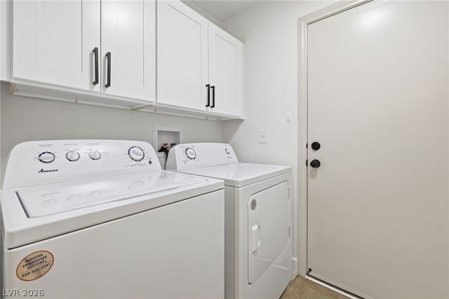 909 Majestic Oak Street, Las Vegas, NV 89145