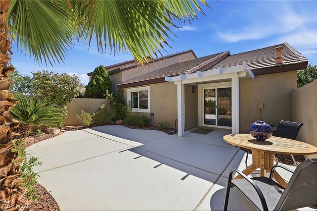 909 Majestic Oak Street, Las Vegas, NV 89145